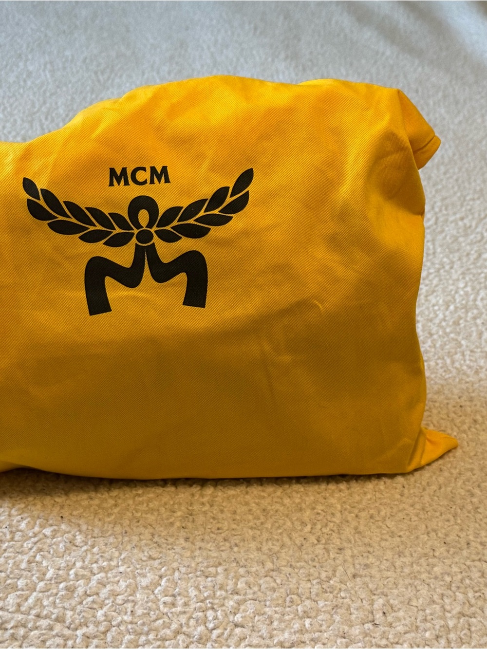 MCM
Himmel Maxi Logo Leather Crossbody Bag - Picture 4 of 11